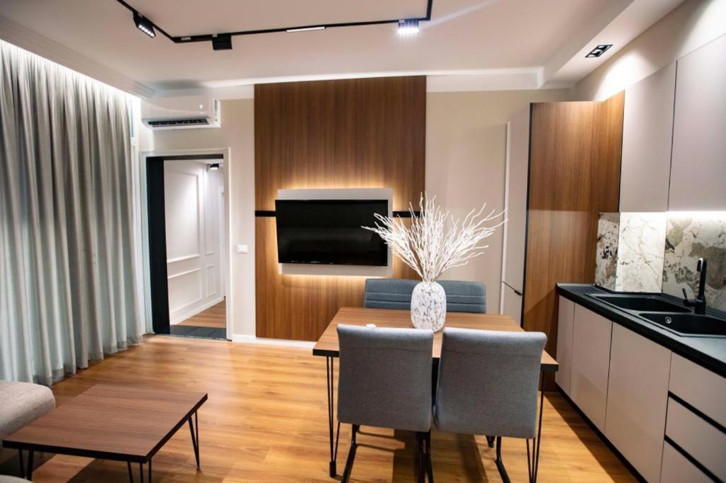 Luxury Apartment At Condor Center Tirana Exterior photo