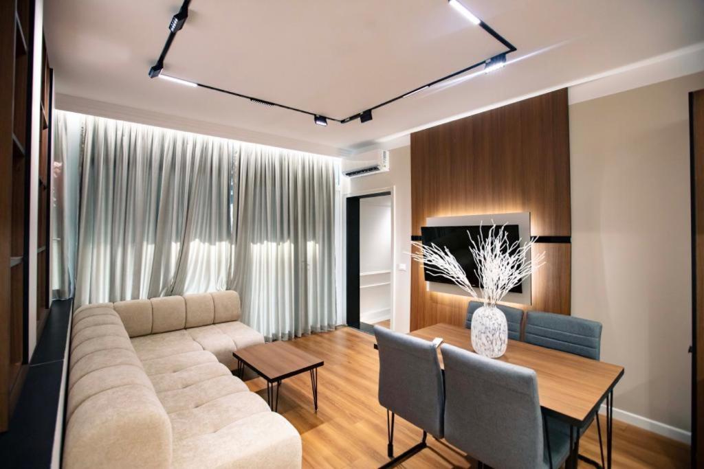 Luxury Apartment At Condor Center Tirana Exterior photo